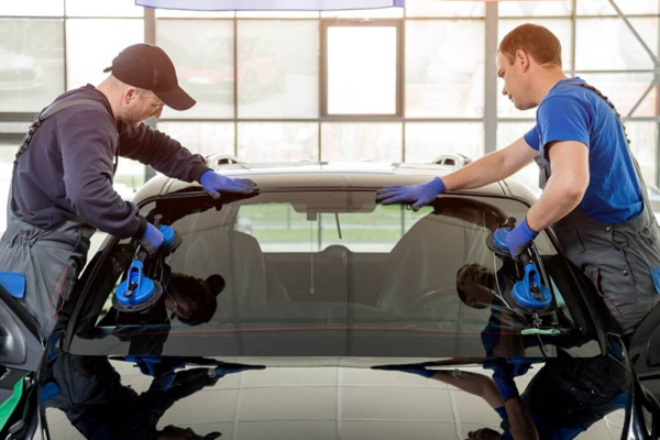 Заміна вітрового скла у Києві: коли і чому варто звернутися до професіоналів